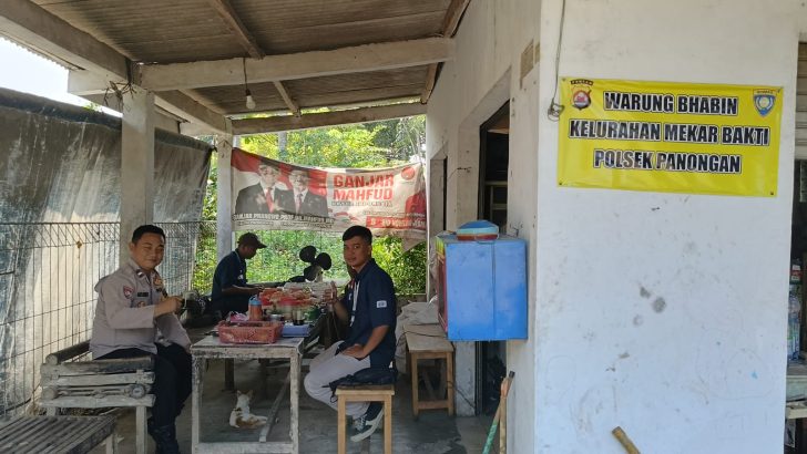 Sambang ke Warung Bhabinkamtibmas Aipda Antariksa Sampaikan Pesan Kamtibmas