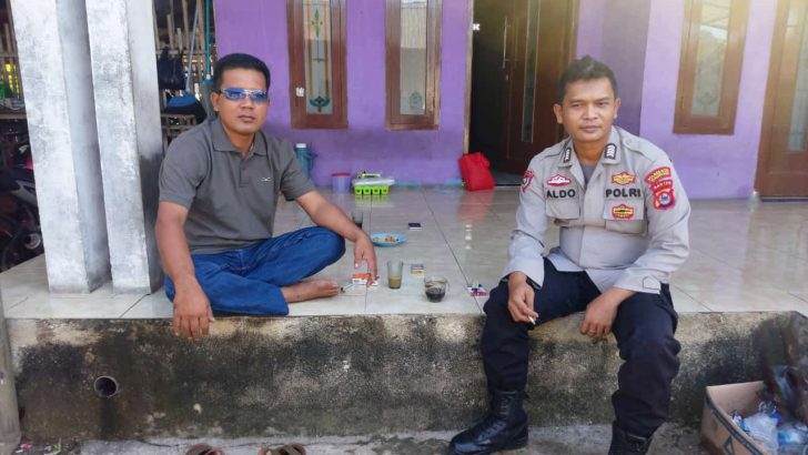Menyampaikan Pesan Pesan Kamtibmas, Bhabinkamtibmas Polsek Cisoka Polresta Tangerang laksanakan Program Sambang Dan Program Polisi RW