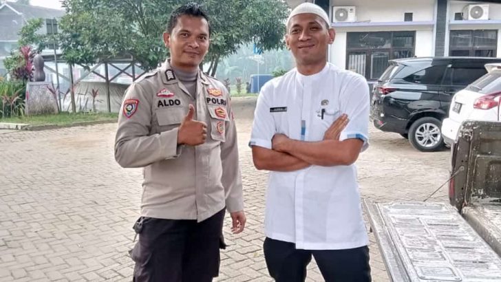 Menyampaikan Pesan Pesan Kamtibmas, Bhabinkamtibmas Polsek Cisoka Polresta Tangerang laksanakan Program Sambang Dan Program Polisi RW