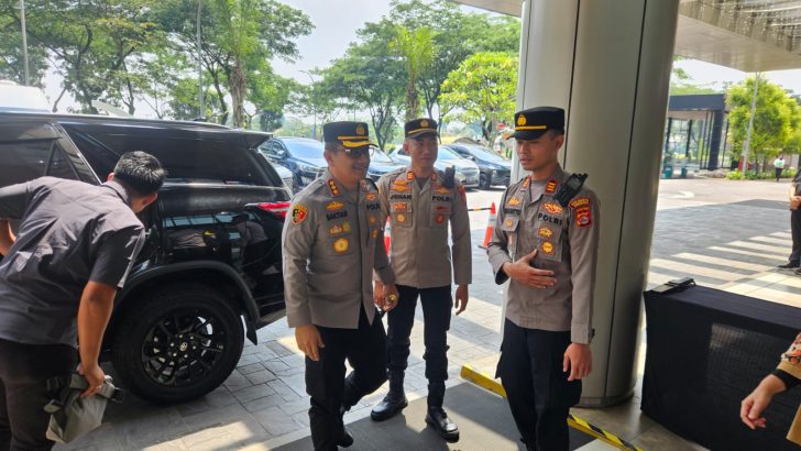 Kapolsek Panongan Pimpin Apel Pengamanan Kunjungan Kerja Menteri Perhubung di Mall Ciputra Citra Raya