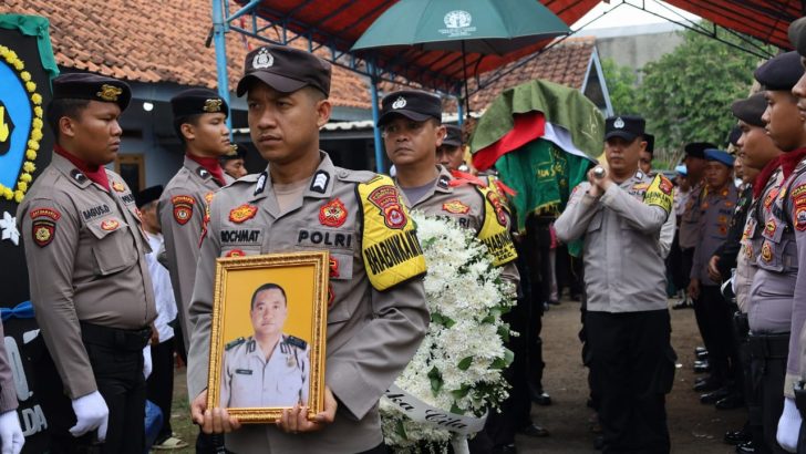 BRIPKA Anwarudin Dimakamkan Secara Kedinasan di TPU Serdang Wetan, Tangerang