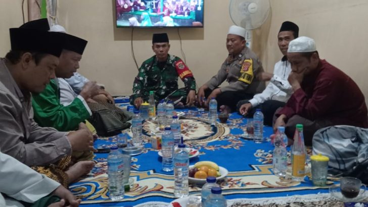 Bhabinkamtibmas hadiri kegiatan keagamaan dengan mengikuti Maulid Nabi besar Muhammad SAW