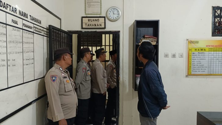 Pawas Polsek Pasar Kemis dan Piket Fungsi Cek Tahanan