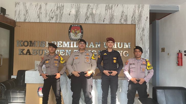 Personil Sat Pamobvit Polresta Tangerang melaksanakan kegiatan Pengamanan di Kantor KPU Kab.Tangerang dalam rangka Operasi Mantap Praja 2024