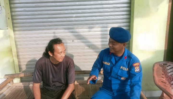 Bharaka Riski melaksanakan kegiatan patroli barcode di mooring uun titi