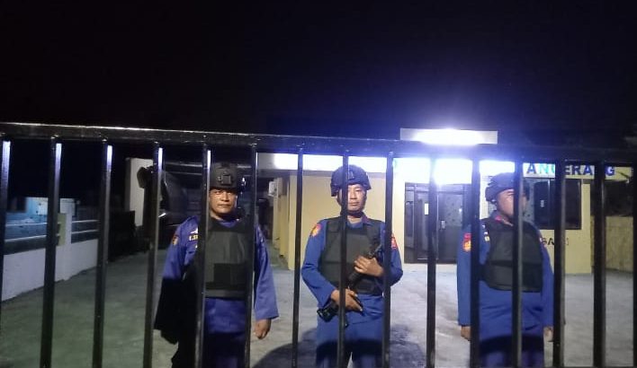 Tingkatkan Keamanan Mako Piket Jaga Lakukan Giat Sispam Mako Pada Malam hari