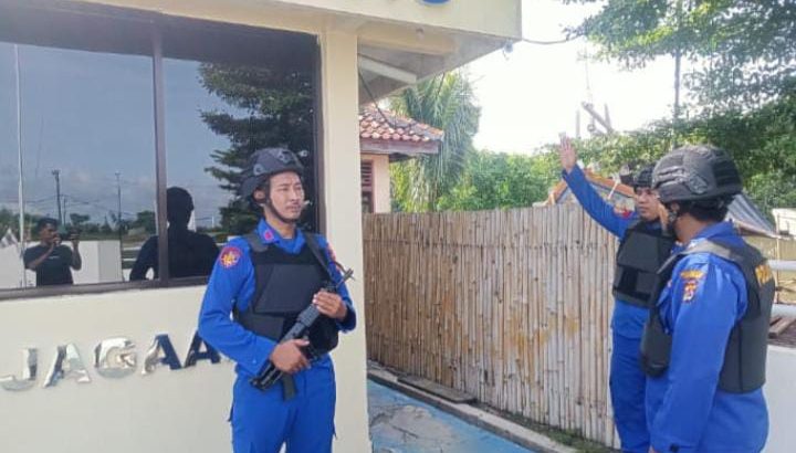 Pengecekan cctv di pimpin oleh ka jaga Bripka F Silaen