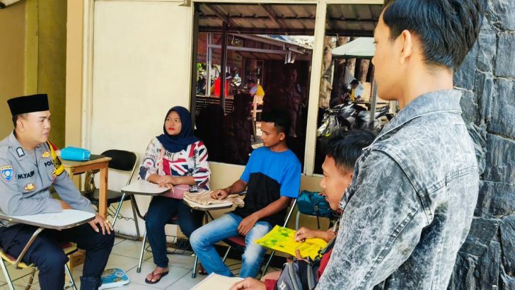 Anggota Bhabinkamtibmas Polsek Balaraja Polresta Tangerang, giat Polisi Peduli Pengangguran (Poliran)