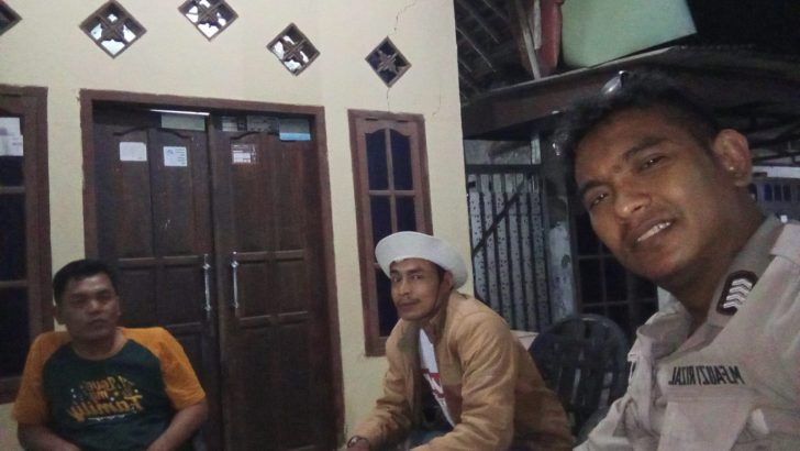 Bripka Fauzi Rijal kunjungi Tokoh Pemuda Desa Onyam guna menjalin Tali Silaturahmi dengan para pemuda.