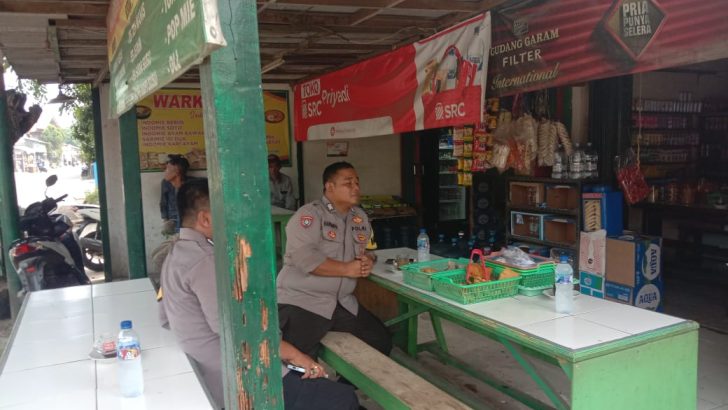 Bhabinkamtibmas Desa Talaga Jalin Silaturahmi dan Edukasi Hukum di Warung Binaan