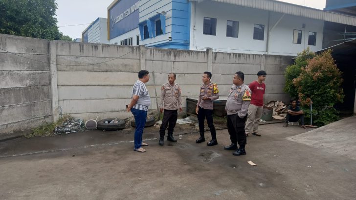 Pengamanan Kedatangan Logistik Kotak Suara Pilkada Tangerang 2024 di Gudang KPU Kabupaten Tangerang