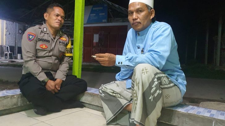 Bripka Dadang S kunjungi Tokoh Agama di Desa Kresek dalam rangka giat rukun Ulama Umaro