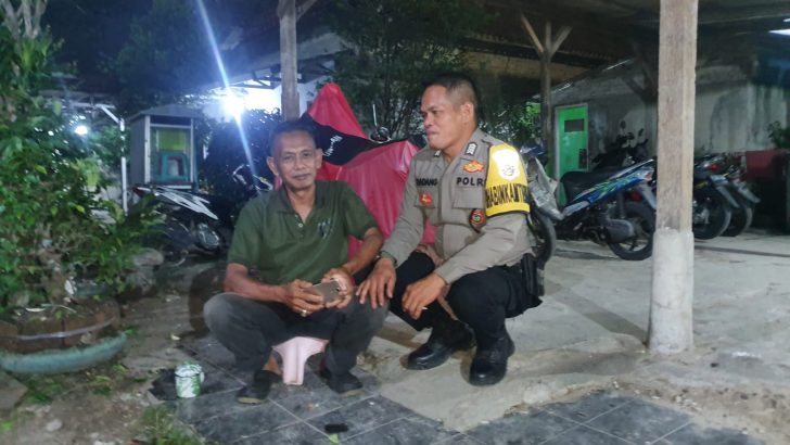 Bripka Dadang kunjungi Tokoh Masyarakat di Desa Renged guna menjalin Tali Silaturahmi dengan para Sesepuh.