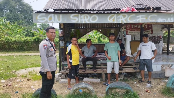 Bhabinkamtibmas Desa cangkudu Polsek Balaraja Polresta Tangerang Aipda Kodir,memberikaan himbauan kepada warga Binaan, tentang pilkada yang aman, damai.