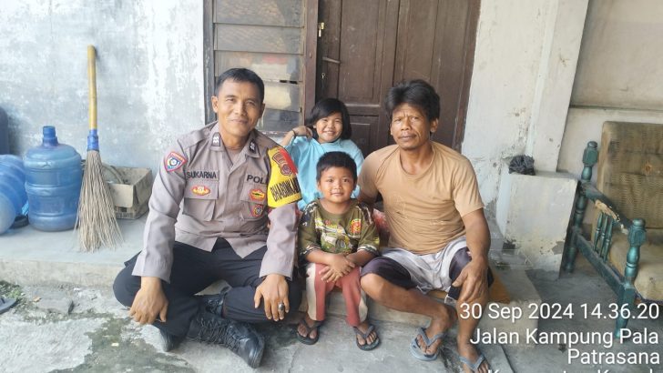 Bentuk upaya menjalin sinergitas dengan masyarakat, Aiptu Sukarna lakukan Sambang di Kampung Pala Desa Patrasana