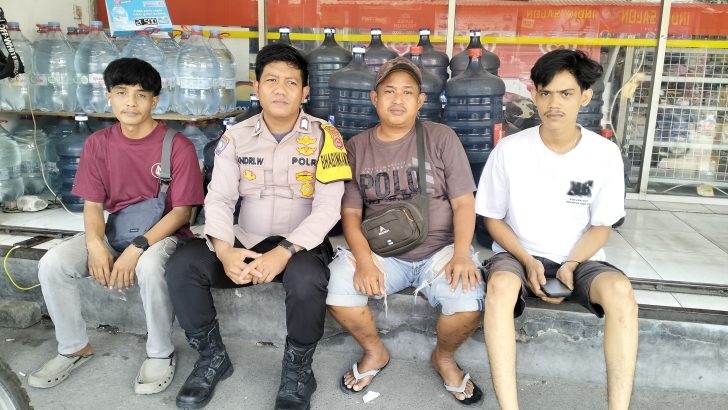 Bripka Andri Wijaya Laksanakan Program Kapolda Banten Polisi Peduli Pengangguran Berikan Motivasi Pada Warga