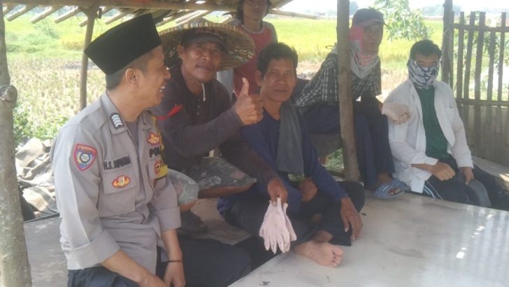 Sambang ke Warung Bhabinkamtibmas Bripka H. Sibli Supriyatna Sampaikan Pesan Kamtibmas