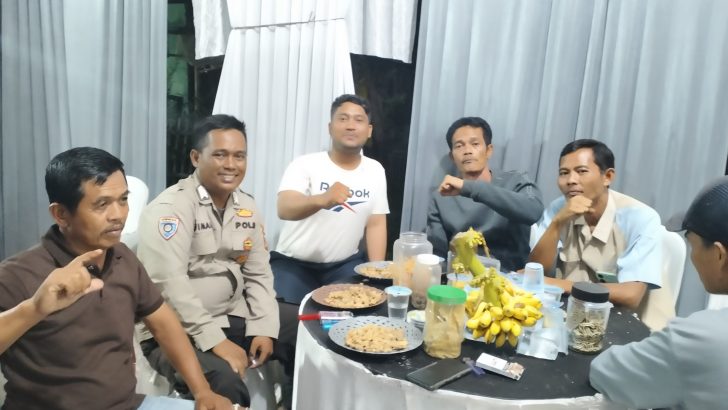 Bripka Dimas H lakukan Sambang DDS di Desa Kemuning sebagai bentuk upaya menjalin sinergitas dengan masyarakat.