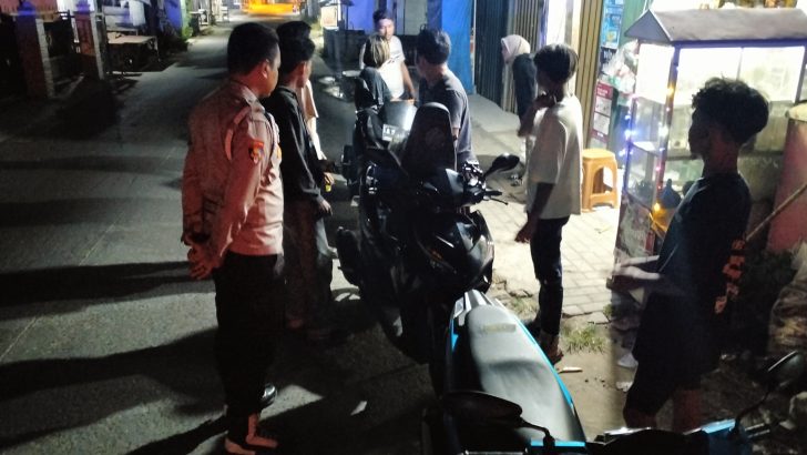 Patroli Mobile malam hari dilakukan Aipda Arif Nur dalam mencegah Guantibmas di wilayah