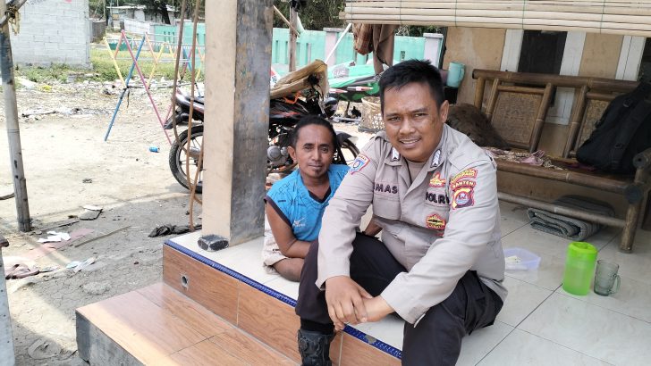 Bripka Dimas H arvi selaku Polisi RW sangat semangat kunjungi warga di Desa Rancagede