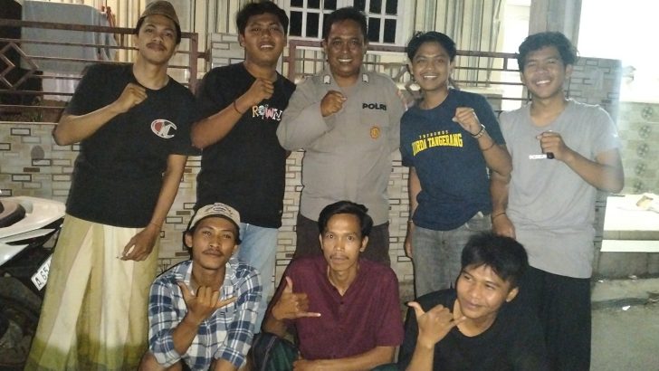 Aiptu Teja dan Bripka Dimas H semangat lakukan Patroli Mobile dan Dialogis di Wilayah Hukum Polsek Kresek