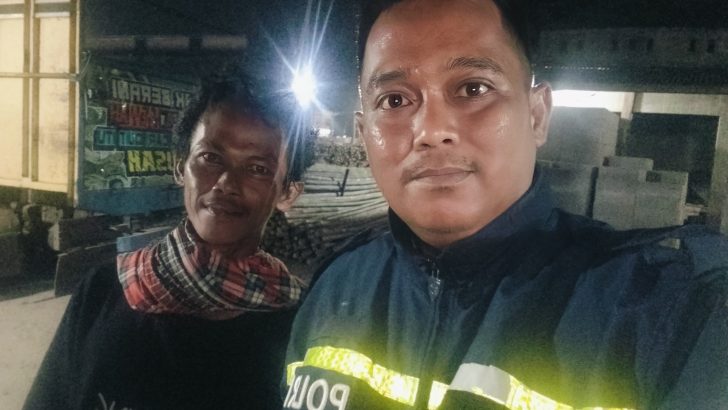 Semakin dekat dan erat dengan warga binaannya di Desa Onyam, Polisi RW Bripka Dimas Herdian lakukan sambang