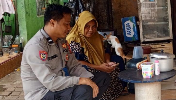 Aipda Ucu M tak kenal lelah kunjungi warga Desa Jengkol dalam program Polisi RW