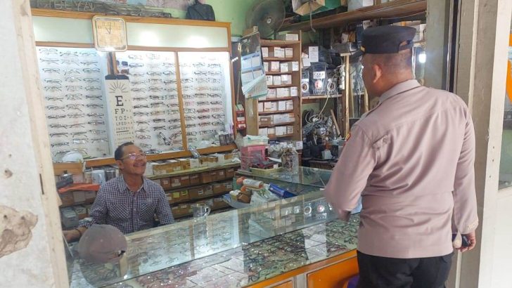 Sambangi Pertokoan, PS. Kanit Binkamsa Satbinmas Polresta Tangerang Himbau Penjaga Toko