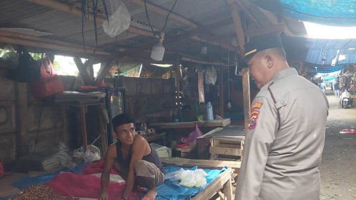 Cegah Tindak Kejahatan, Iptu A. Hambali Patroli Pasar Serta Beri Edukasi Kamtibmas