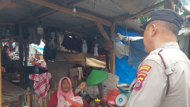 Sambang Pedagang Di Pasar Tradisonal, PS. Kanit Bintibsos Satbinmas Ingatkan Pedagang terkait Peredaran Uang Palsu