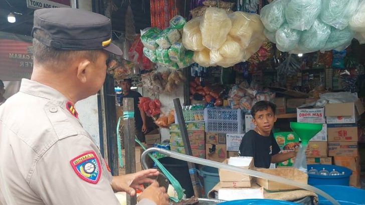 Personil Satbinmas Polresta Tangerang Himbau Warga Waspada Uang Palsu 