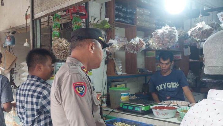 Personil Satbinmas Polresta Tangerang Patroli Sambang Pasar Ciung Tigaraksa, Sampaikan Pesan Kamtibmas Kepada Pedagang