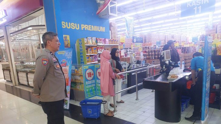 Guna Mewujudkan Situasi Kamtibmas Yang Aman Dan Kondusif, Aipda Ansori Personil Satbinmas sambangi tempat keramaian