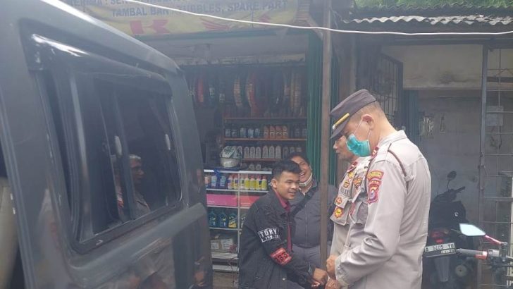 Laksanakan Sambang Warga, Iptu A. Hambali PS. Kanit Bintibsos Berikan Pesan Kamtibmas
