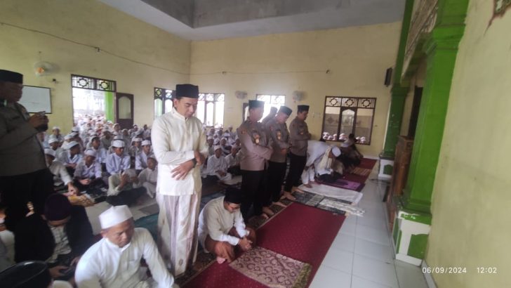 Kegiatan Ibadah Sholat Jumat Keliling (Jumling) Bapak Kapolresta Tangerang di Pondok Pesantren Al-Badar