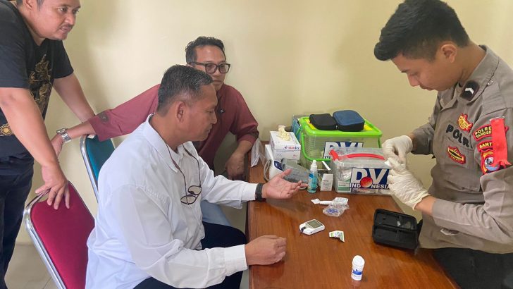 Pemeriksaan GDS, Asam Urat dan Kolesterol kepada Anggota Polri di Klinik Bhayangkara Polresta Tangerang