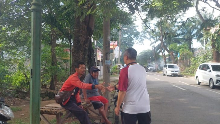 Imbau Jaga Kamtibmas Jelang Pilkada 2024, Personil Satbinmas Kunjungi Warga