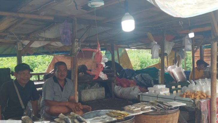 “Waspadai Tindak Kejahatan”, Kanit Bintibsos Satbinmas Polresta Tangerang Berpesan Kepada Pedagang di Pasar