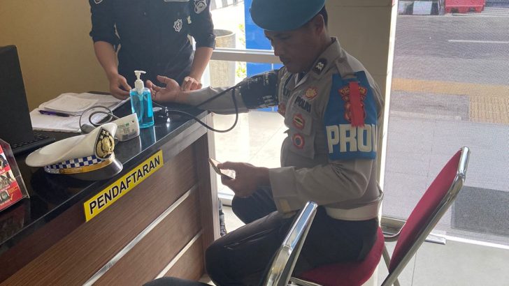 Pemeriksaan Kesehatan Sekaligus Pemberian Vitamin Dan Obat Terhadap Anggota Di Klinik Bhyangkara Polresta Tangerang Dalam Rangka OMP 2024.