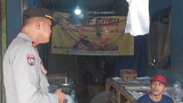 PS. Kanit Bintibsos Satbinmas Polresta Tangerang Iptu Ahmad Hambali melaksanakan patroli dialogis dengan menyambangi pasar tradisional yang ada di Kecamatan Pasar Kemis