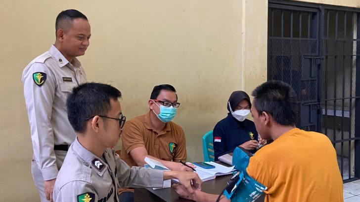 Siddokes Polresta Tangerang Melaksanakan Pemeriksaan Sekaligus Pemantauan Kesehatan Kepada Tahanan