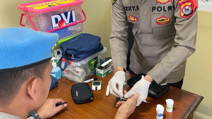 Pemeriksaan GDS, Asam Urat dan Kolesterol kepada Anggota Polri di Klinik Bhayangkara Polresta Tangerang