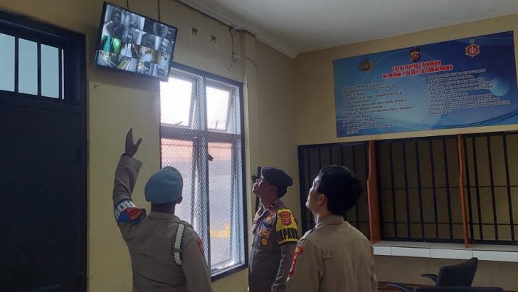 Cek CCTV ruang tahanan Polresta Tangerang guna antisipasi keamanan