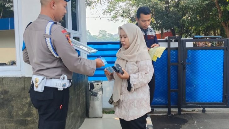 Sipropam Polresta Tangerang lakukan Pengecekan masyarakat pemohon SIM