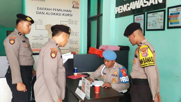 PENGECEKAN BUKU MUTASI PERSONIL PAM KANTOR BAWASLU KAB. TANGERANG OLEH ANGGOTA SIPROPAM