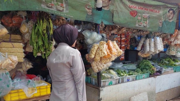 Brigadir Irza Polwan Satbinmas Polresta Tangerang Giat Himbauan Kamtibmas di Pasar Tigaraksa