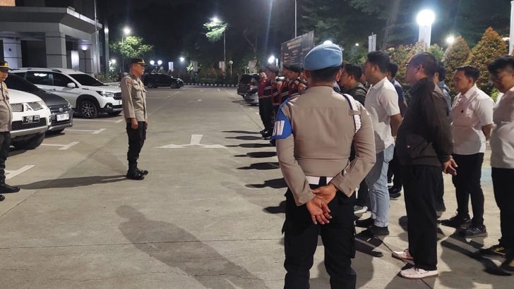 SIPROPAM MELAKSANAKAN PENGECEKAN APEL MALAM PIKET FUNGSI POLRESTA TANGERANG