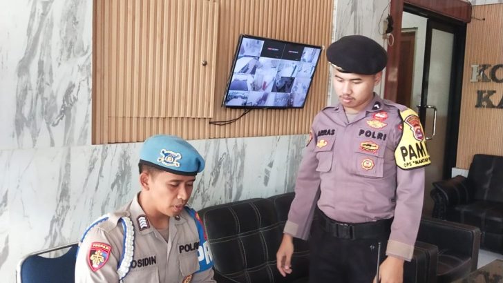 PENGECEKAN BUKU MUTASI PERSONIL PAM KANTOR KPU KAB. TANGERANG OLEH ANGGOTA SIPROPAM