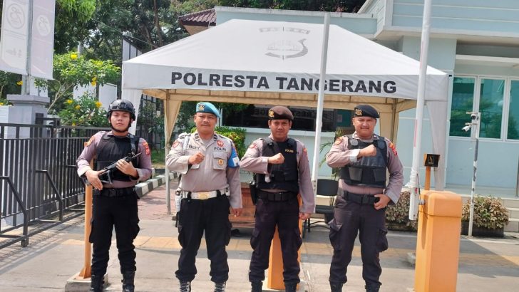Pengecekan petugas penjagaan Mako Polresta Tangerang oleh Sipropam