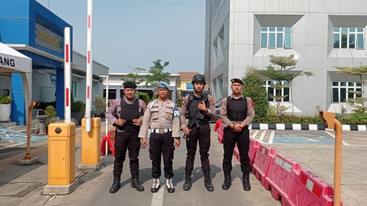 Pengecekan petugas penjagaan Mako Polresta Tangerang oleh Sipropam